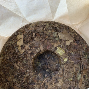 Белый чай старый Фудин Тайму Фучжоу 2015 год блин 357 г. Photo 2